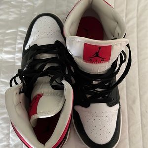 Jordan 1 Mid